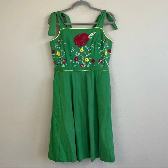 Knitted Dove Green Embroidered Tie Sleeves Fit & Flare Pleated Mini Dress Size L - Picture 2 of 10